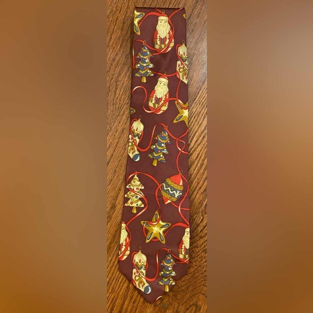 Christmas Tie Club Room 100% Silk Made In Italy/USA Burgundy W/Ornaments